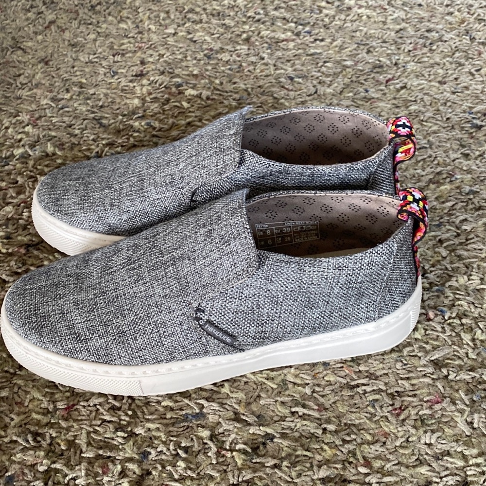 hey Dude women size 8